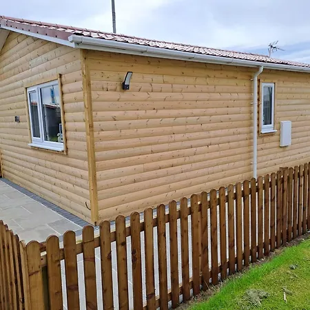 Seaside Chalet Retreat In Bridlington Exterior photo